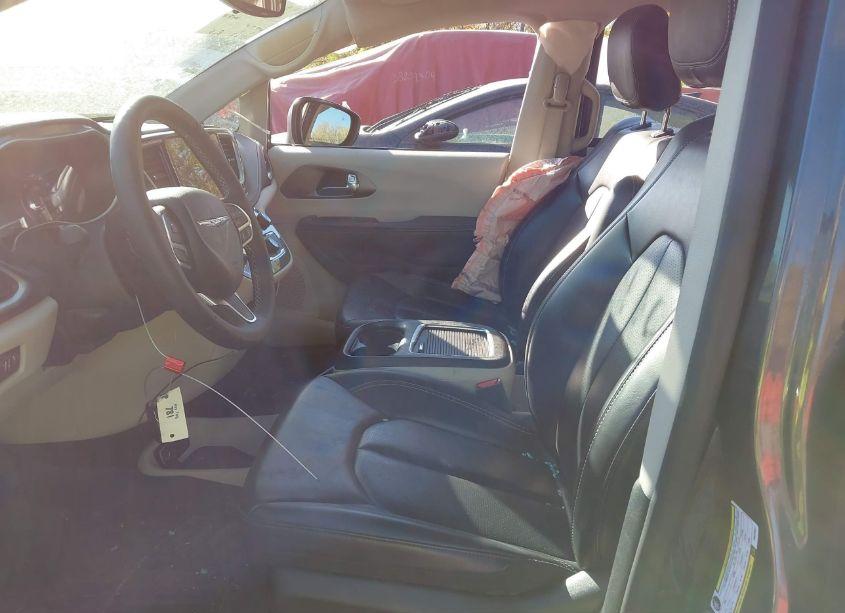 Photo 5 of 2023 Chrysler Pacifica TOURING L (VIN 2C4RC1BGXPR539501)