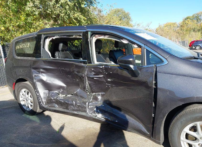 Photo 6 of 2023 Chrysler Pacifica TOURING L (VIN 2C4RC1BGXPR539501)