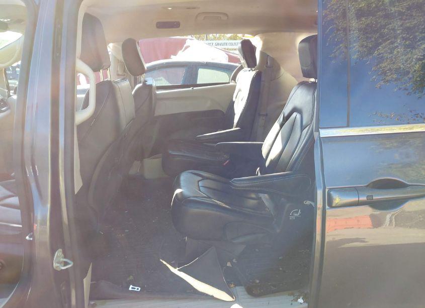 Photo 8 of 2023 Chrysler Pacifica TOURING L (VIN 2C4RC1BGXPR539501)