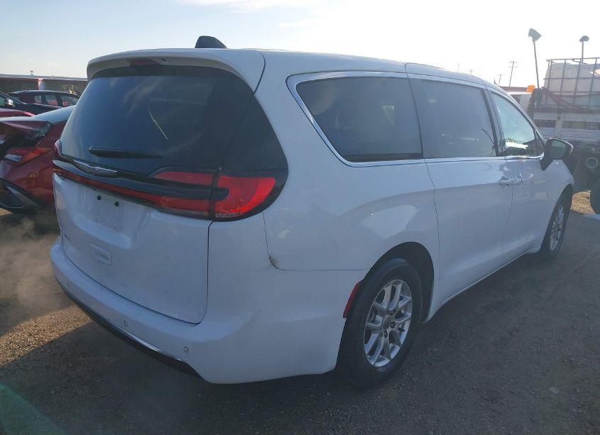 Photo 4 of 2023 Chrysler Pacifica TOURING L (VIN 2C4RC1BGXPR586303)