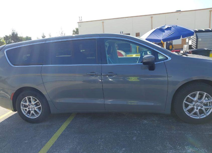 Photo 14 of 2023 Chrysler Pacifica TOURING L (VIN 2C4RC1BGXPR591212)