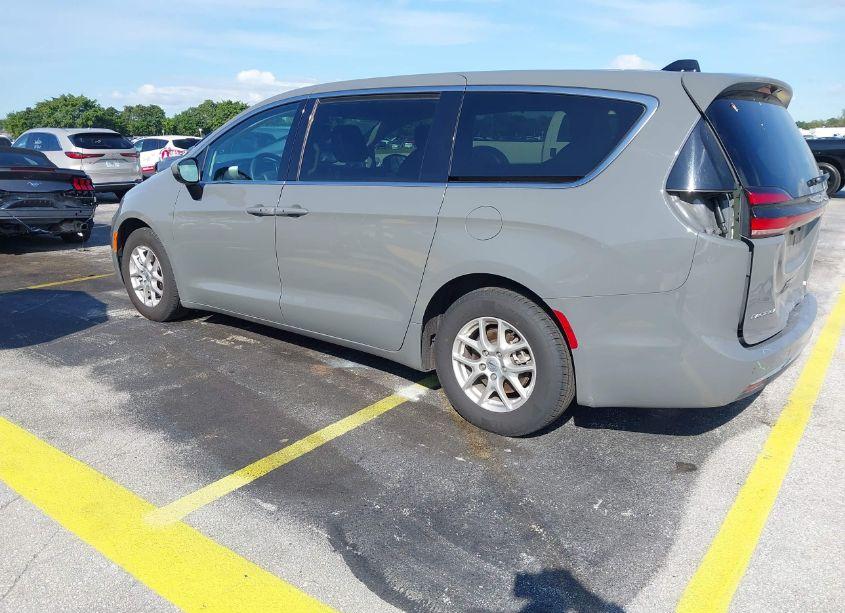 Photo 3 of 2023 Chrysler Pacifica TOURING L (VIN 2C4RC1BGXPR591212)