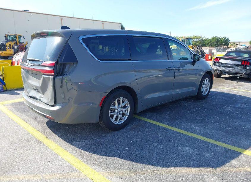 Photo 4 of 2023 Chrysler Pacifica TOURING L (VIN 2C4RC1BGXPR591212)