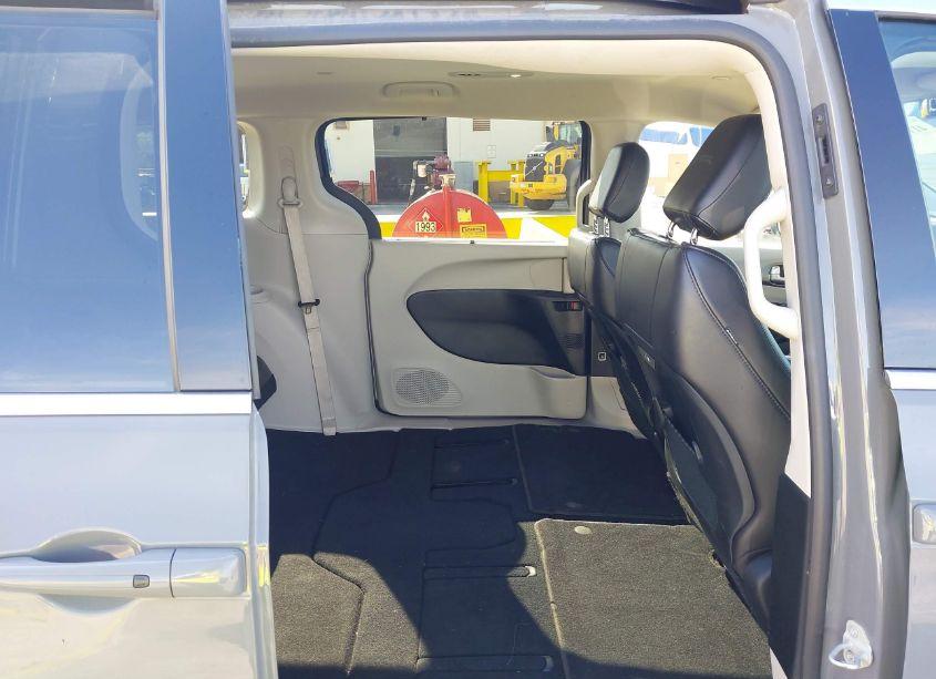 Photo 8 of 2023 Chrysler Pacifica TOURING L (VIN 2C4RC1BGXPR591212)