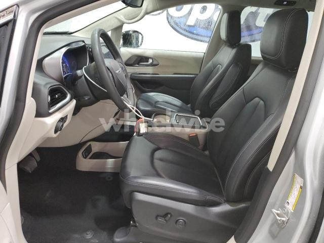 2024 CHRYSLER PACIFICA TOURING L (VIN 2C4RC1BGXRR147024) main photo