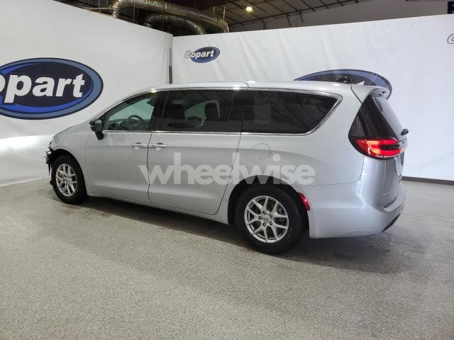 Photo 13 of 2024 CHRYSLER PACIFICA TOURING L (VIN 2C4RC1BGXRR147024)