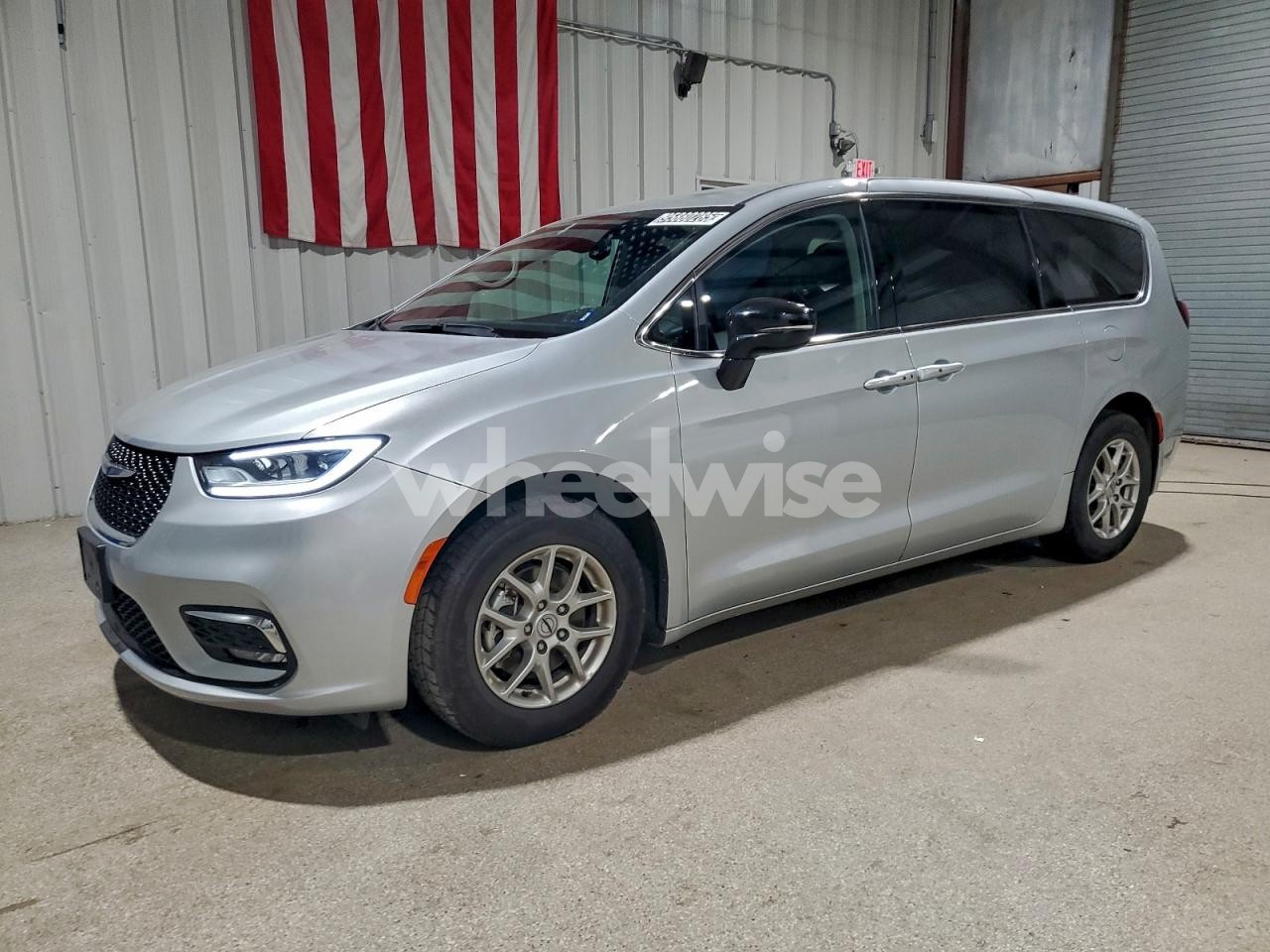 2024 CHRYSLER PACIFICA TOURING L (VIN 2C4RC1BGXRR162199) main photo