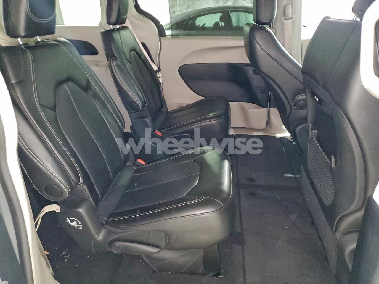 Photo 11 of 2024 CHRYSLER PACIFICA TOURING L (VIN 2C4RC1BGXRR162199)