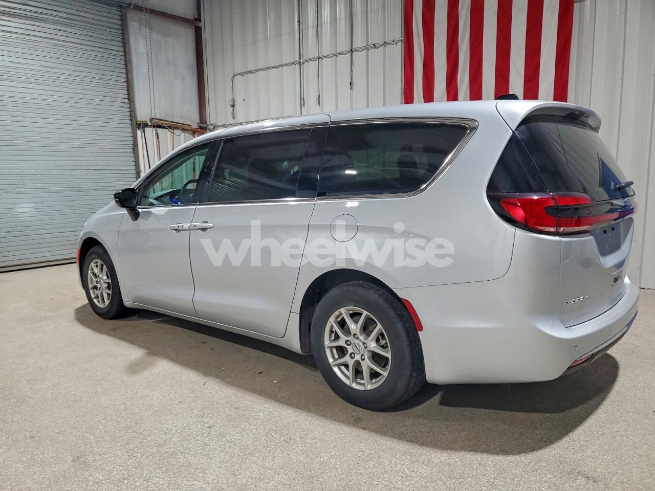 Photo 2 of 2024 CHRYSLER PACIFICA TOURING L (VIN 2C4RC1BGXRR162199)