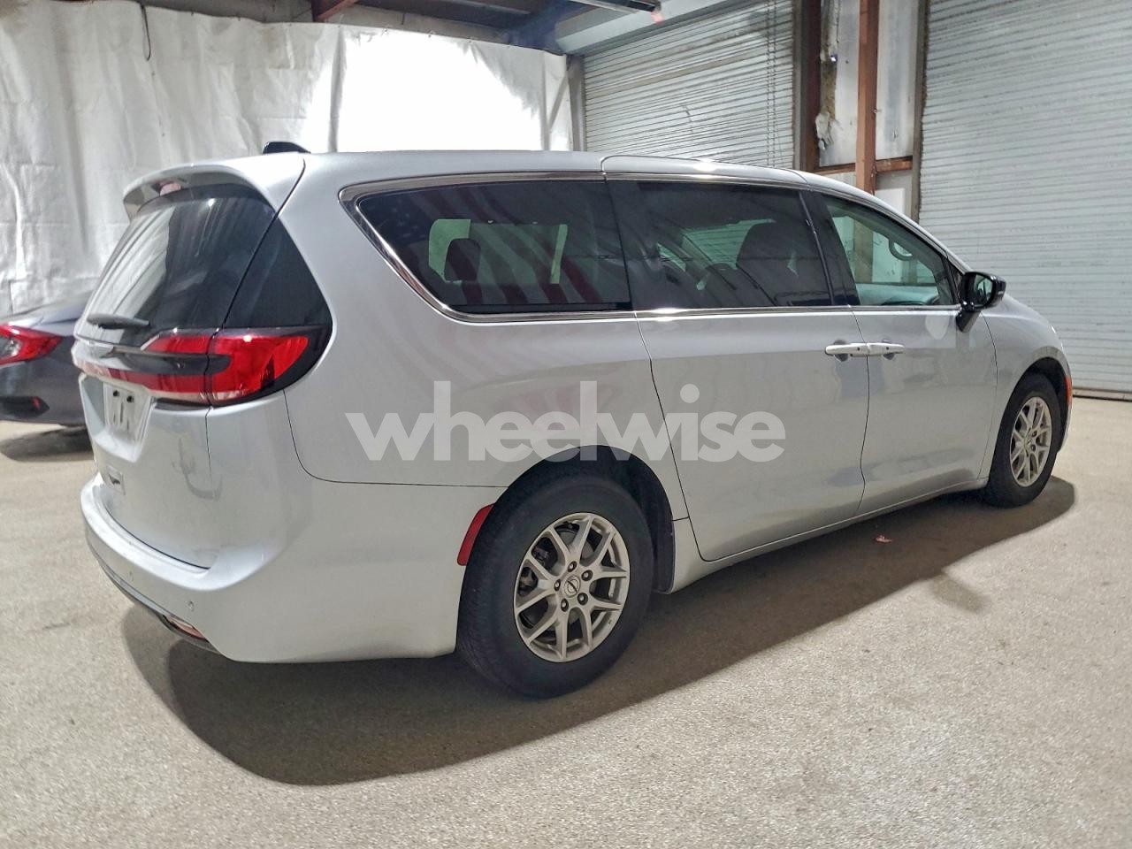 Photo 3 of 2024 CHRYSLER PACIFICA TOURING L (VIN 2C4RC1BGXRR162199)