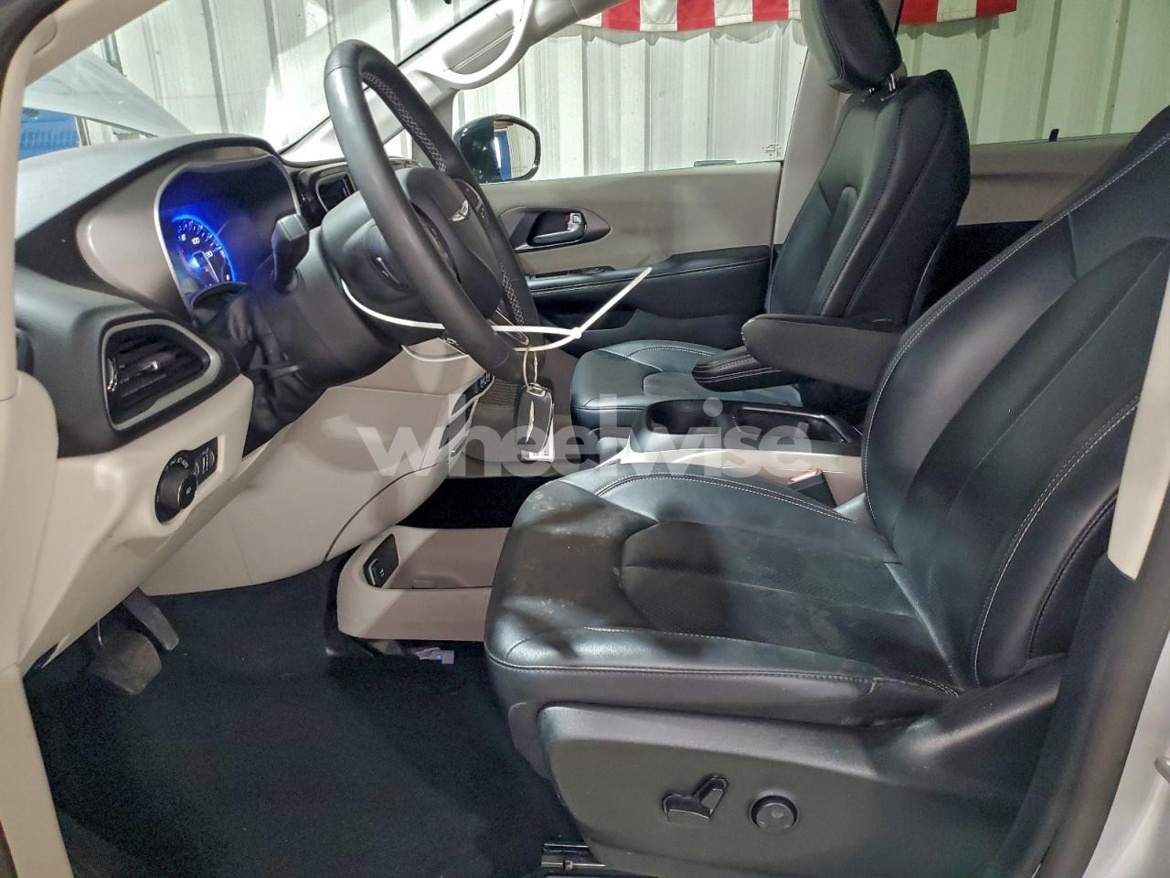 Photo 7 of 2024 CHRYSLER PACIFICA TOURING L (VIN 2C4RC1BGXRR162199)