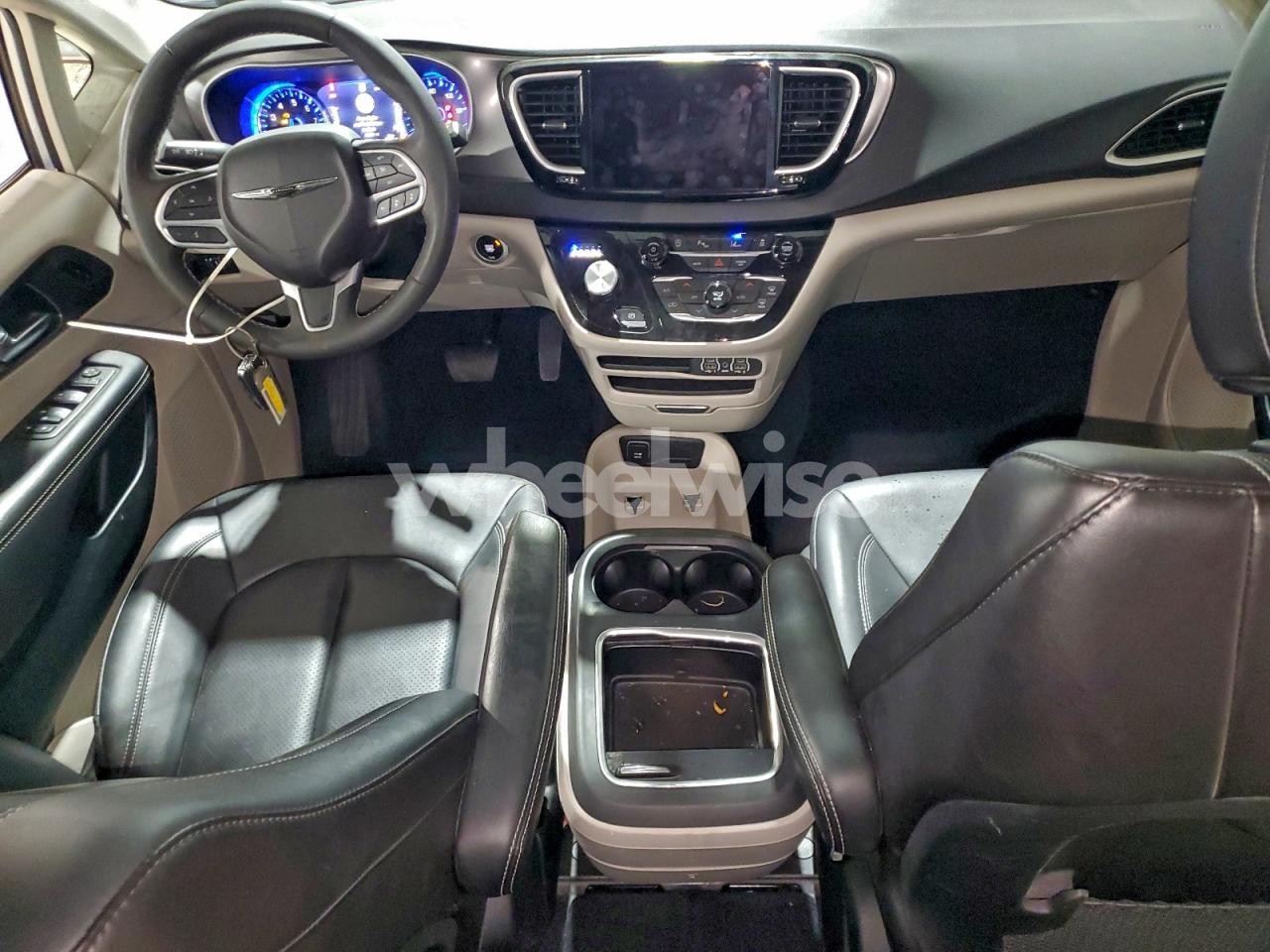 Photo 8 of 2024 CHRYSLER PACIFICA TOURING L (VIN 2C4RC1BGXRR162199)