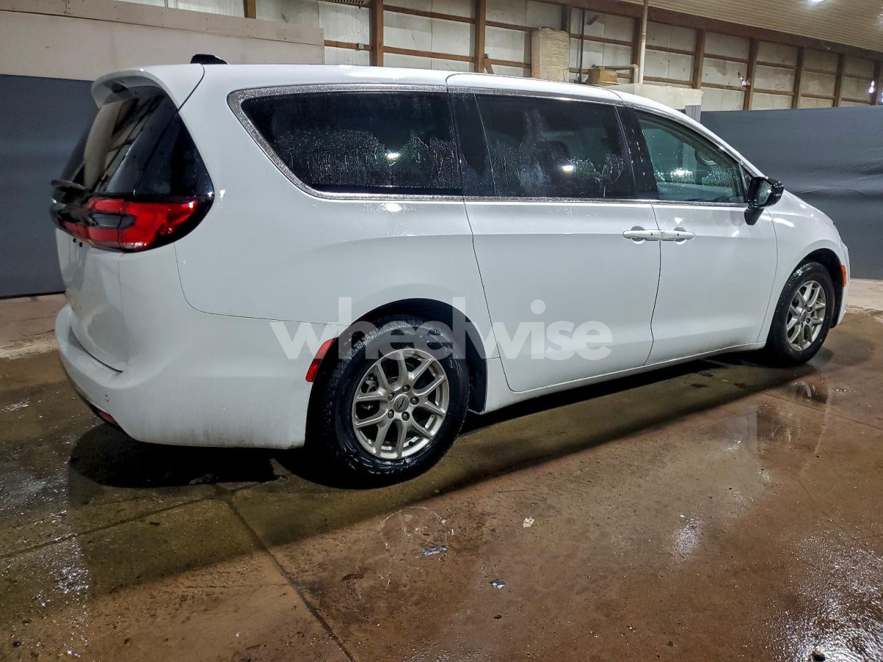 Photo 3 of 2024 CHRYSLER PACIFICA TOURING L (VIN 2C4RC1BGXRR182243)