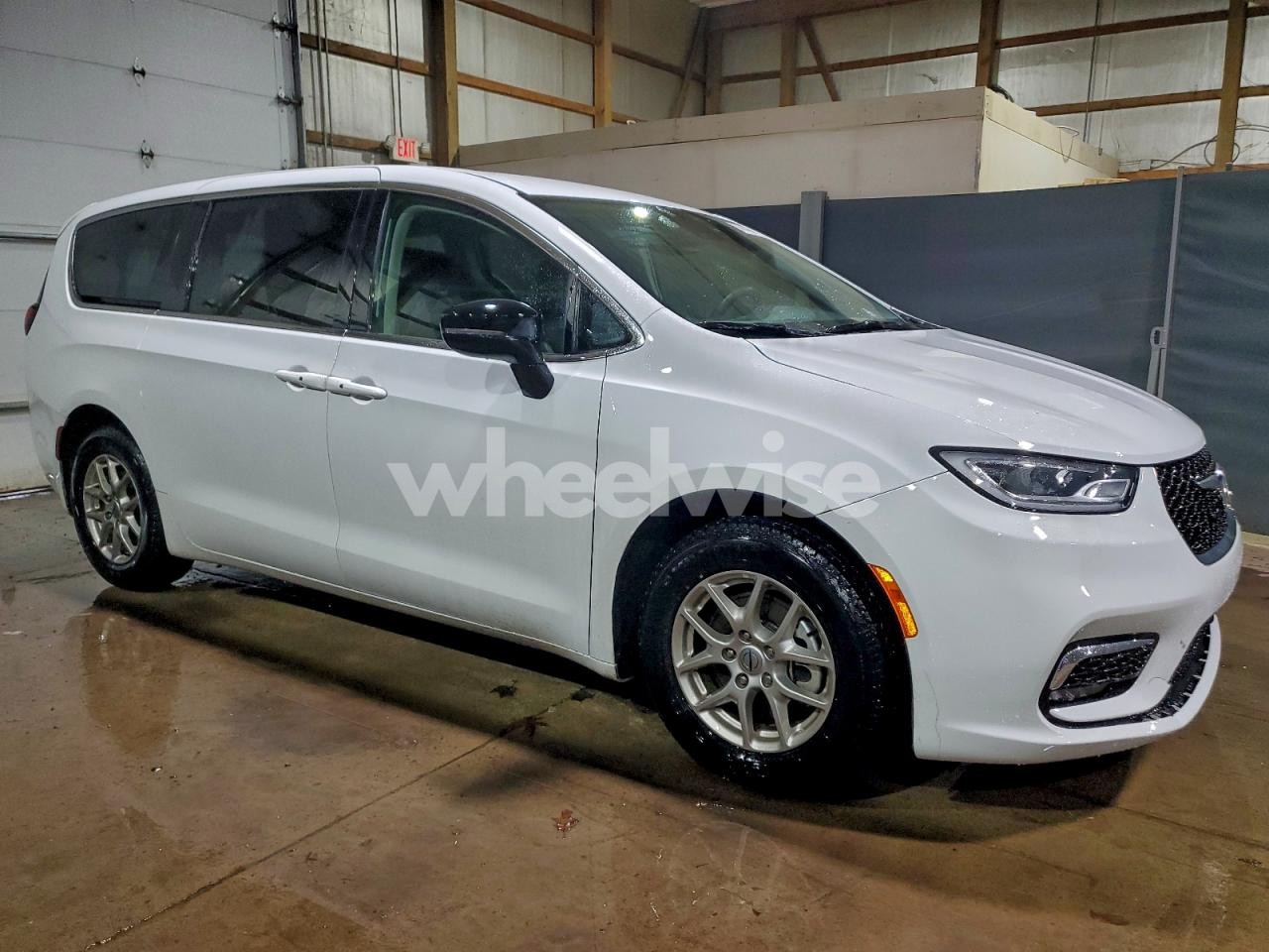 Photo 4 of 2024 CHRYSLER PACIFICA TOURING L (VIN 2C4RC1BGXRR182243)