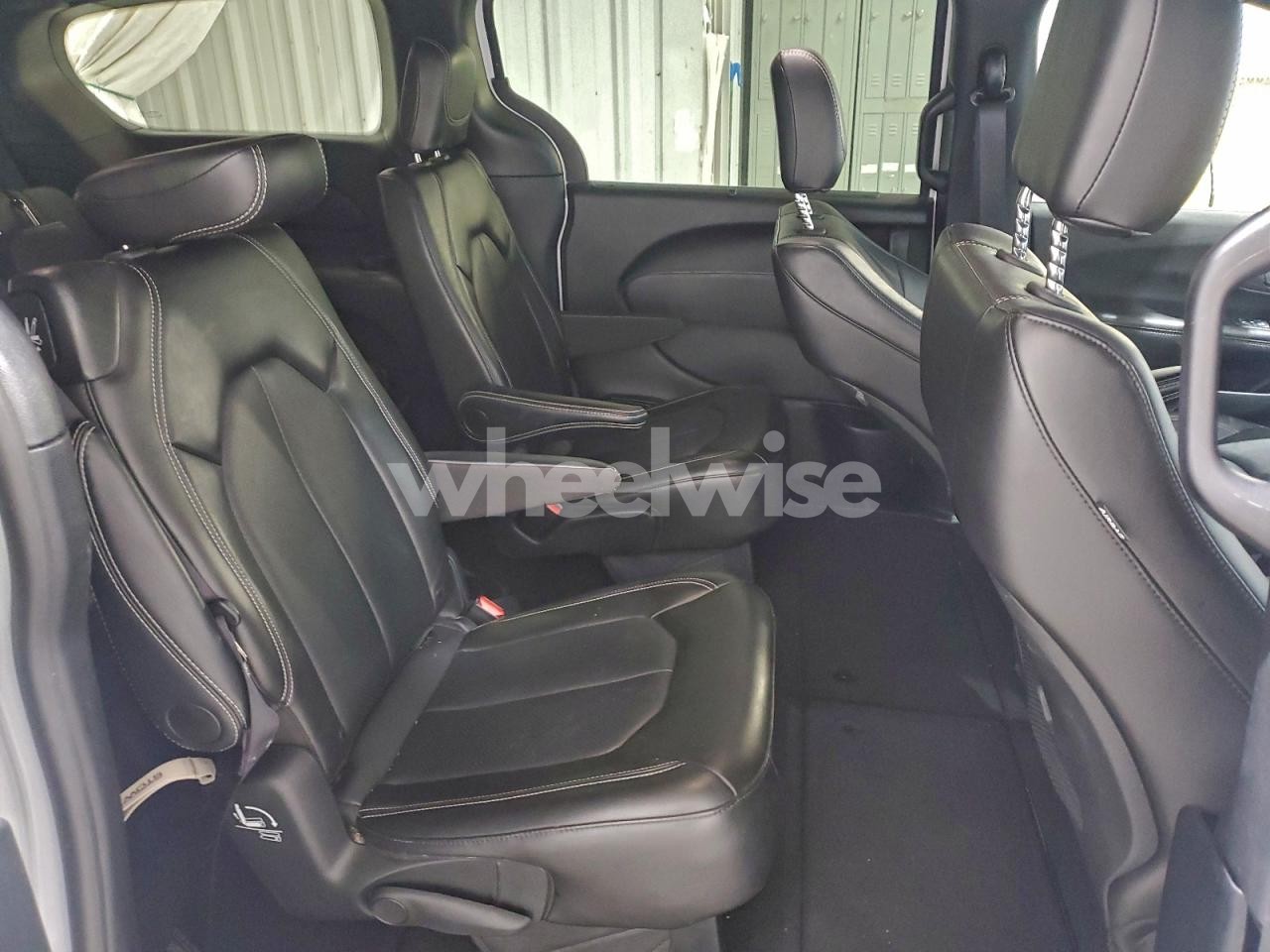 Photo 11 of 2025 CHRYSLER PACIFICA SELECT (VIN 2C4RC1BGXSR520875)