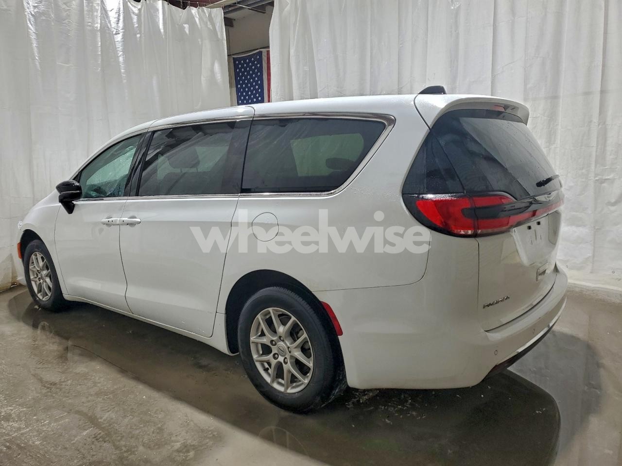 Photo 2 of 2025 CHRYSLER PACIFICA SELECT (VIN 2C4RC1BGXSR520875)