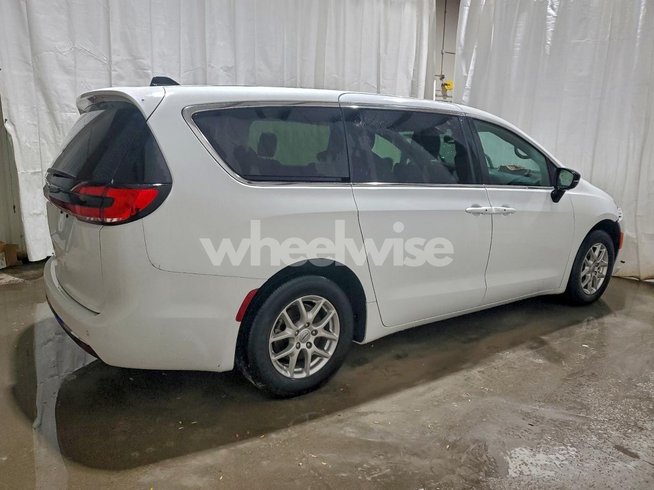 Photo 3 of 2025 CHRYSLER PACIFICA SELECT (VIN 2C4RC1BGXSR520875)