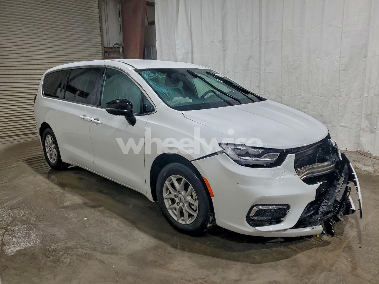 Photo 4 of 2025 CHRYSLER PACIFICA SELECT (VIN 2C4RC1BGXSR520875)