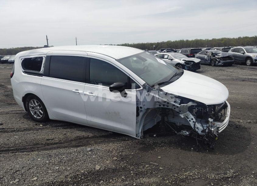 Photo 14 of 2025 Chrysler Pacifica SELECT (VIN 2C4RC1BGXSR521900)