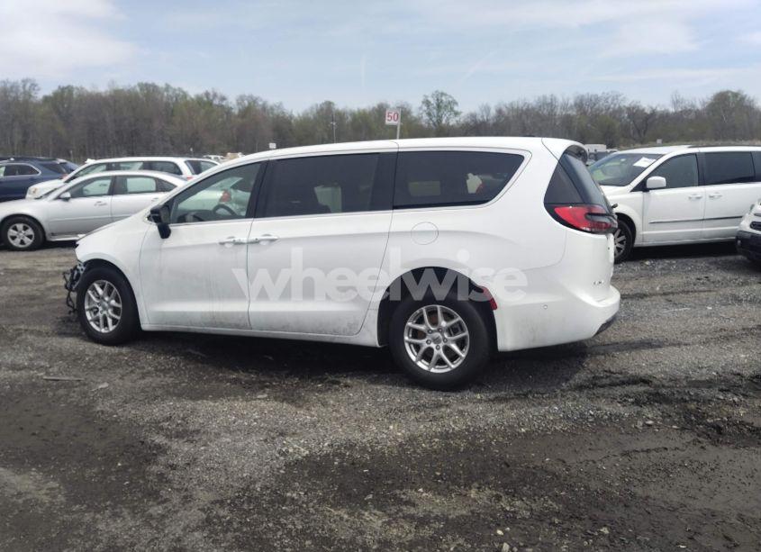 Photo 15 of 2025 Chrysler Pacifica SELECT (VIN 2C4RC1BGXSR521900)