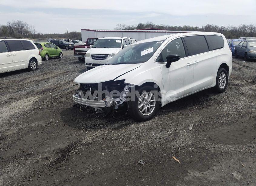Photo 2 of 2025 Chrysler Pacifica SELECT (VIN 2C4RC1BGXSR521900)