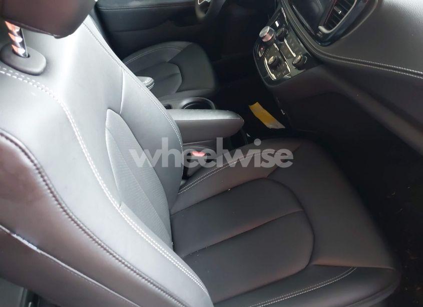 Photo 5 of 2025 Chrysler Pacifica SELECT (VIN 2C4RC1BGXSR521900)