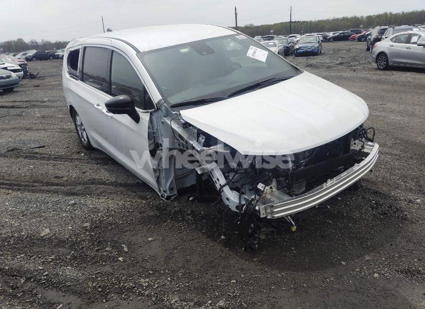 Photo 6 of 2025 Chrysler Pacifica SELECT (VIN 2C4RC1BGXSR521900)