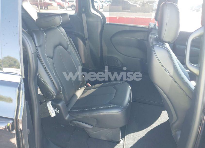Photo 8 of 2025 Chrysler Pacifica SELECT (VIN 2C4RC1BGXSR530726)