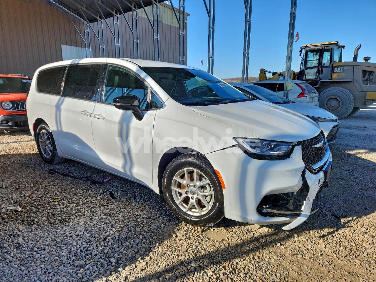 Photo 4 of 2025 CHRYSLER PACIFICA SELECT (VIN 2C4RC1BGXSR552838)