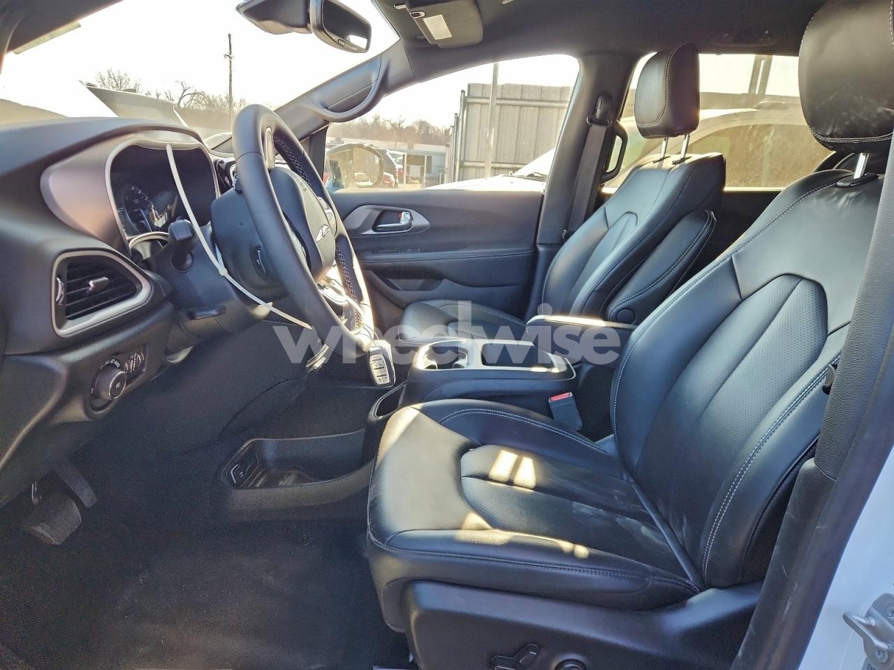 Photo 7 of 2025 CHRYSLER PACIFICA SELECT (VIN 2C4RC1BGXSR552838)