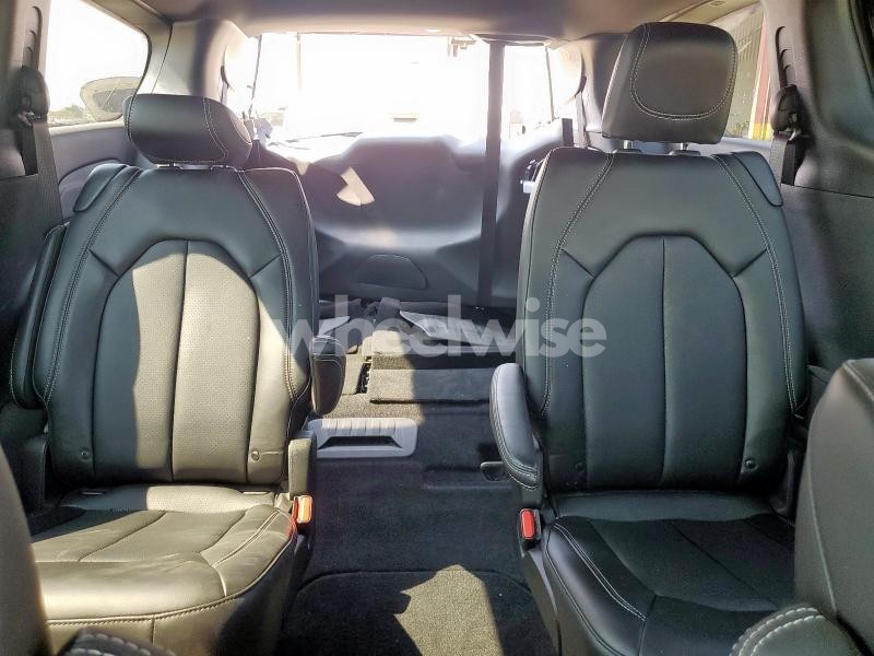 Photo 2 of 2025 CHRYSLER PACIFICA SELECT N/A (VIN 2C4RC1BGXSR597701)