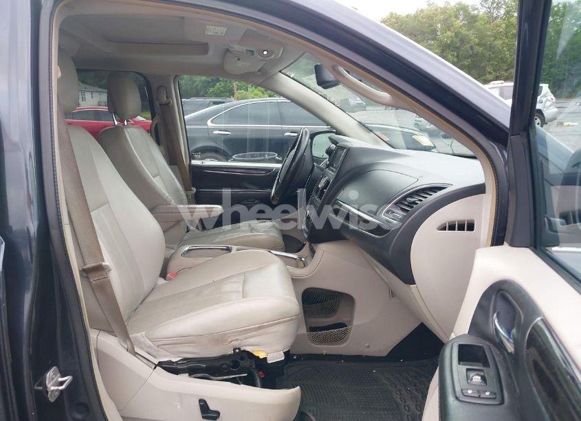 Photo 5 of 2014 Chrysler Town & COUNTRY TOURING-L (VIN 2C4RC1CG0ER107401)