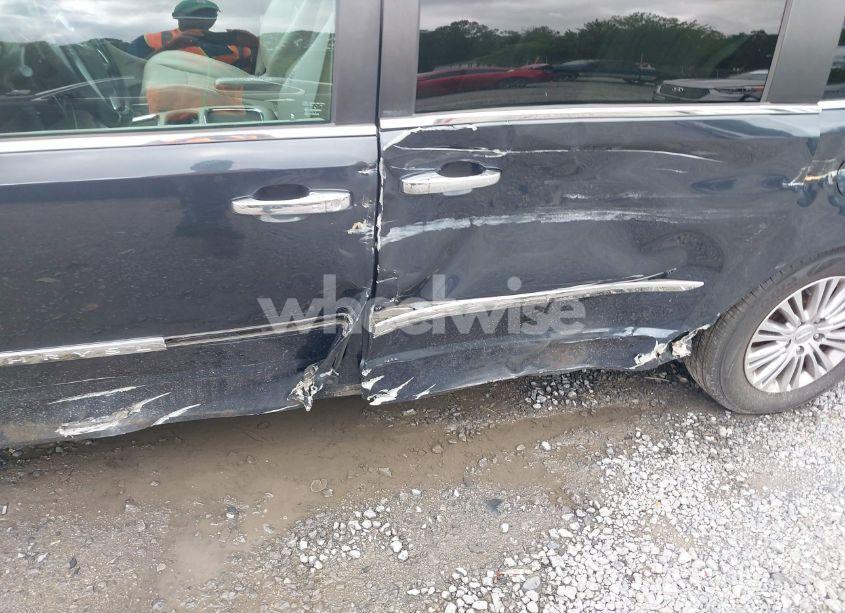 Photo 6 of 2014 Chrysler Town & COUNTRY TOURING-L (VIN 2C4RC1CG0ER107401)