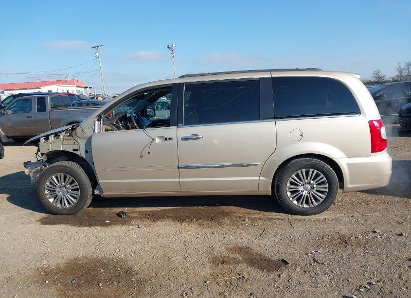 Photo 15 of 2014 Chrysler Town & COUNTRY TOURING-L (VIN 2C4RC1CG0ER108533)