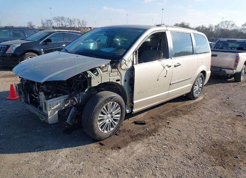 Photo 2 of 2014 Chrysler Town & COUNTRY TOURING-L (VIN 2C4RC1CG0ER108533)