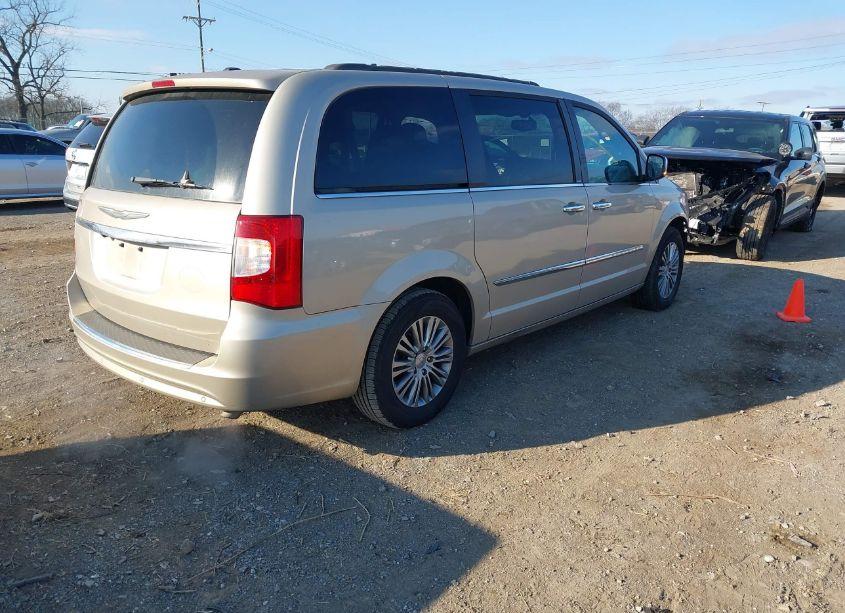 Photo 4 of 2014 Chrysler Town & COUNTRY TOURING-L (VIN 2C4RC1CG0ER108533)