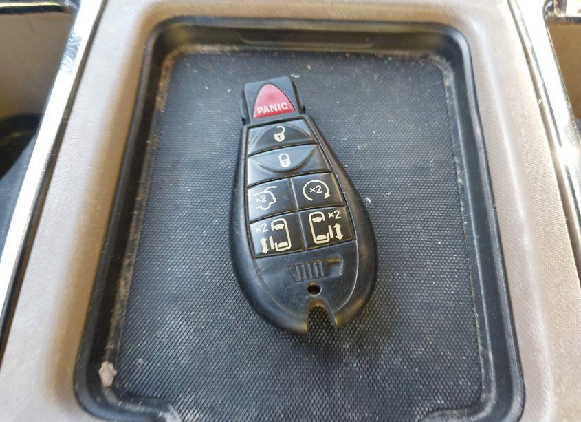 Photo 11 of 2014 Chrysler Town & COUNTRY TOURING-L (VIN 2C4RC1CG0ER116082)