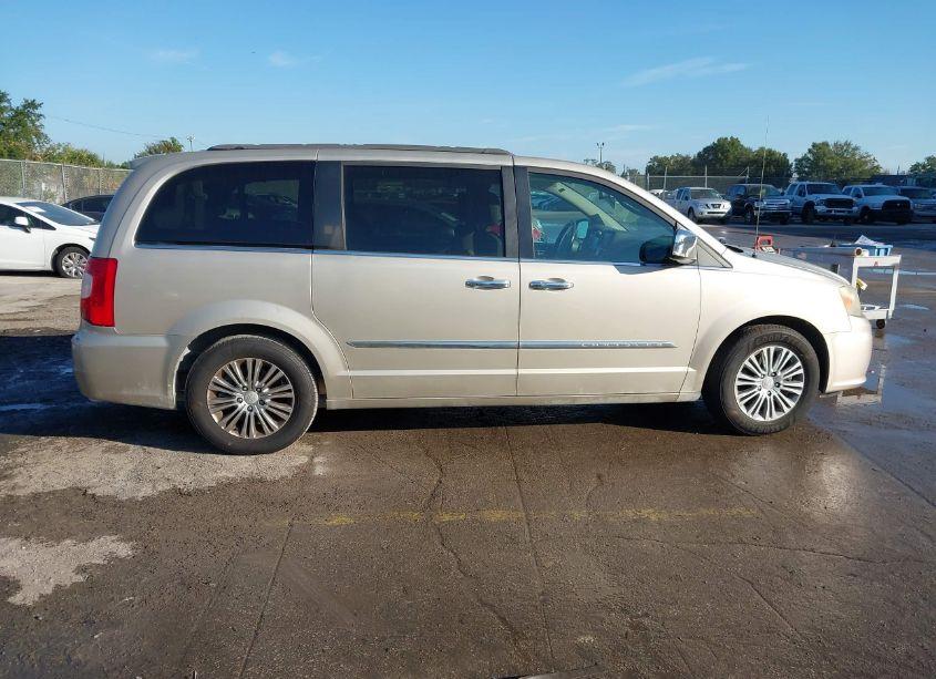 Photo 13 of 2014 Chrysler Town & COUNTRY TOURING-L (VIN 2C4RC1CG0ER116082)