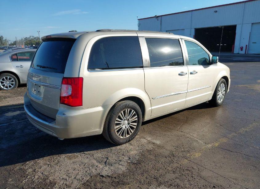 Photo 4 of 2014 Chrysler Town & COUNTRY TOURING-L (VIN 2C4RC1CG0ER116082)