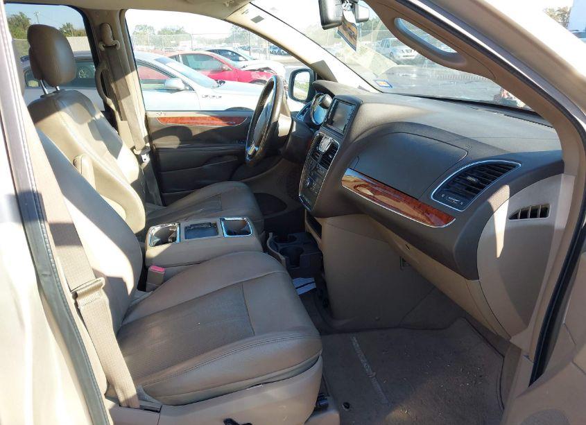 Photo 5 of 2014 Chrysler Town & COUNTRY TOURING-L (VIN 2C4RC1CG0ER116082)