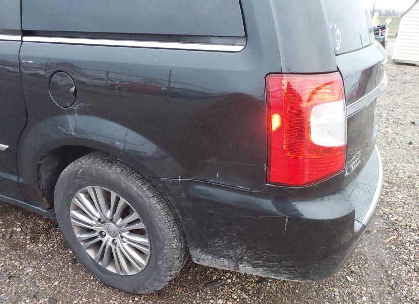 Photo 6 of 2014 Chrysler Town & COUNTRY TOURING-L (VIN 2C4RC1CG0ER144271)