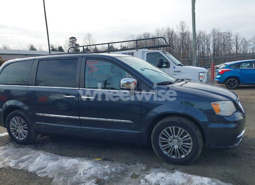Photo 13 of 2014 Chrysler Town & COUNTRY TOURING-L (VIN 2C4RC1CG0ER147851)