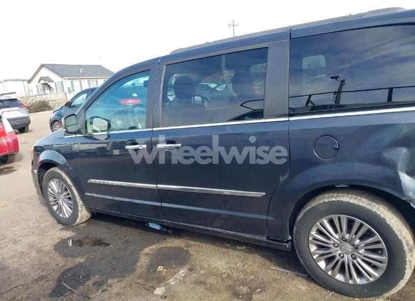 Photo 14 of 2014 Chrysler Town & COUNTRY TOURING-L (VIN 2C4RC1CG0ER147851)