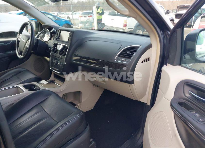 Photo 5 of 2014 Chrysler Town & COUNTRY TOURING-L (VIN 2C4RC1CG0ER147851)