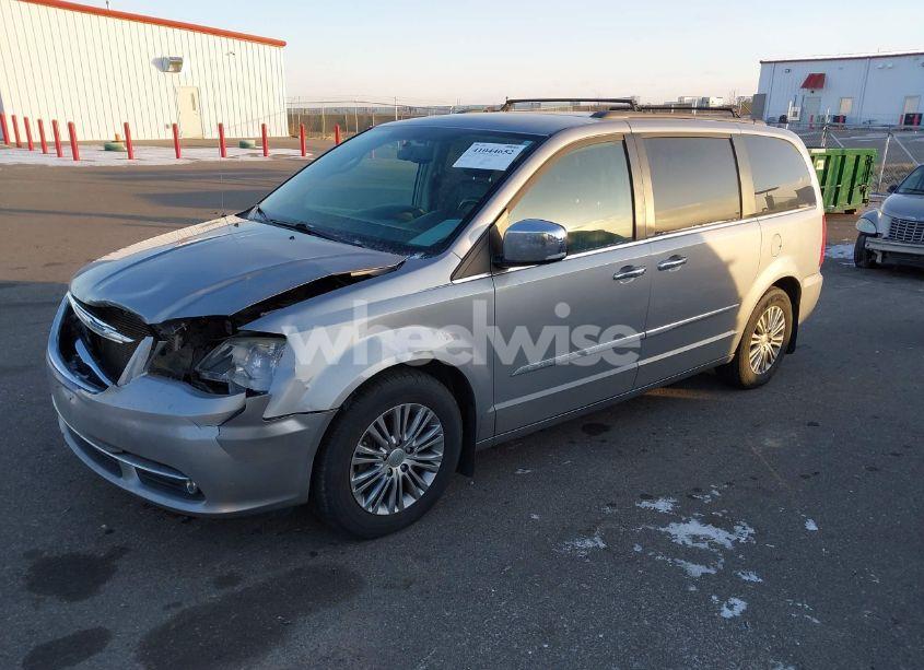 Photo 2 of 2014 Chrysler Town & COUNTRY TOURING-L (VIN 2C4RC1CG0ER168540)