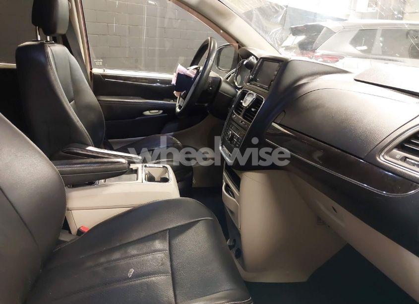 Photo 5 of 2014 Chrysler Town & COUNTRY TOURING-L (VIN 2C4RC1CG0ER237680)