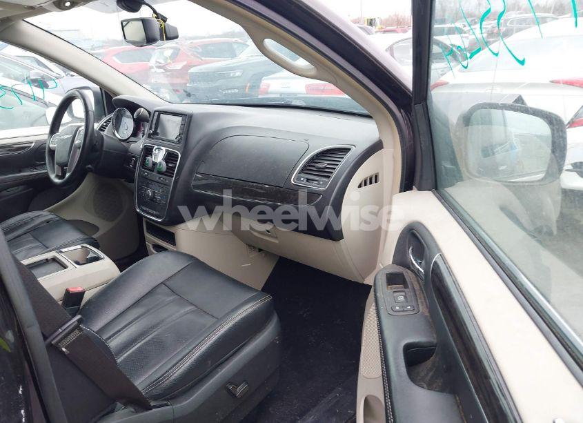 Photo 5 of 2014 Chrysler Town & COUNTRY TOURING-L (VIN 2C4RC1CG0ER408959)