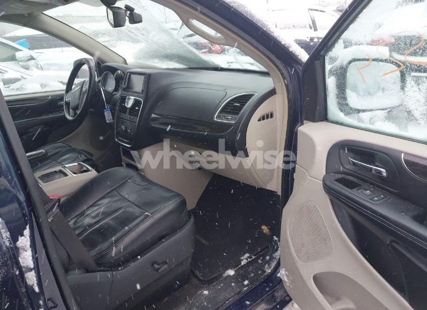 Photo 5 of 2014 Chrysler Town & COUNTRY TOURING-L (VIN 2C4RC1CG0ER426202)