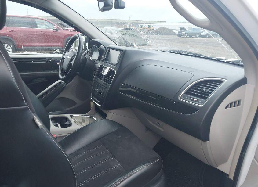 Photo 5 of 2014 Chrysler Town & COUNTRY TOURING-L 30TH ANNIVERSARY (VIN 2C4RC1CG0ER455361)