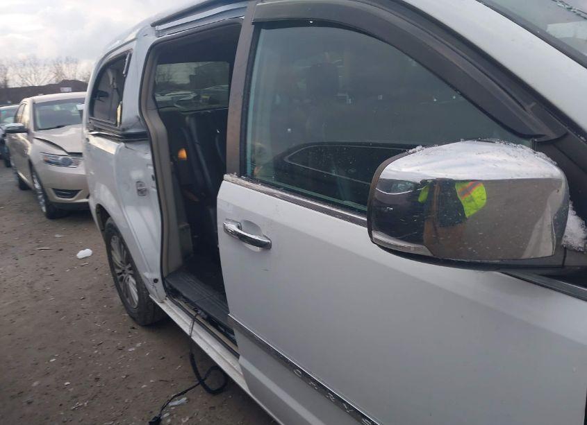 Photo 6 of 2014 Chrysler Town & COUNTRY TOURING-L 30TH ANNIVERSARY (VIN 2C4RC1CG0ER455361)